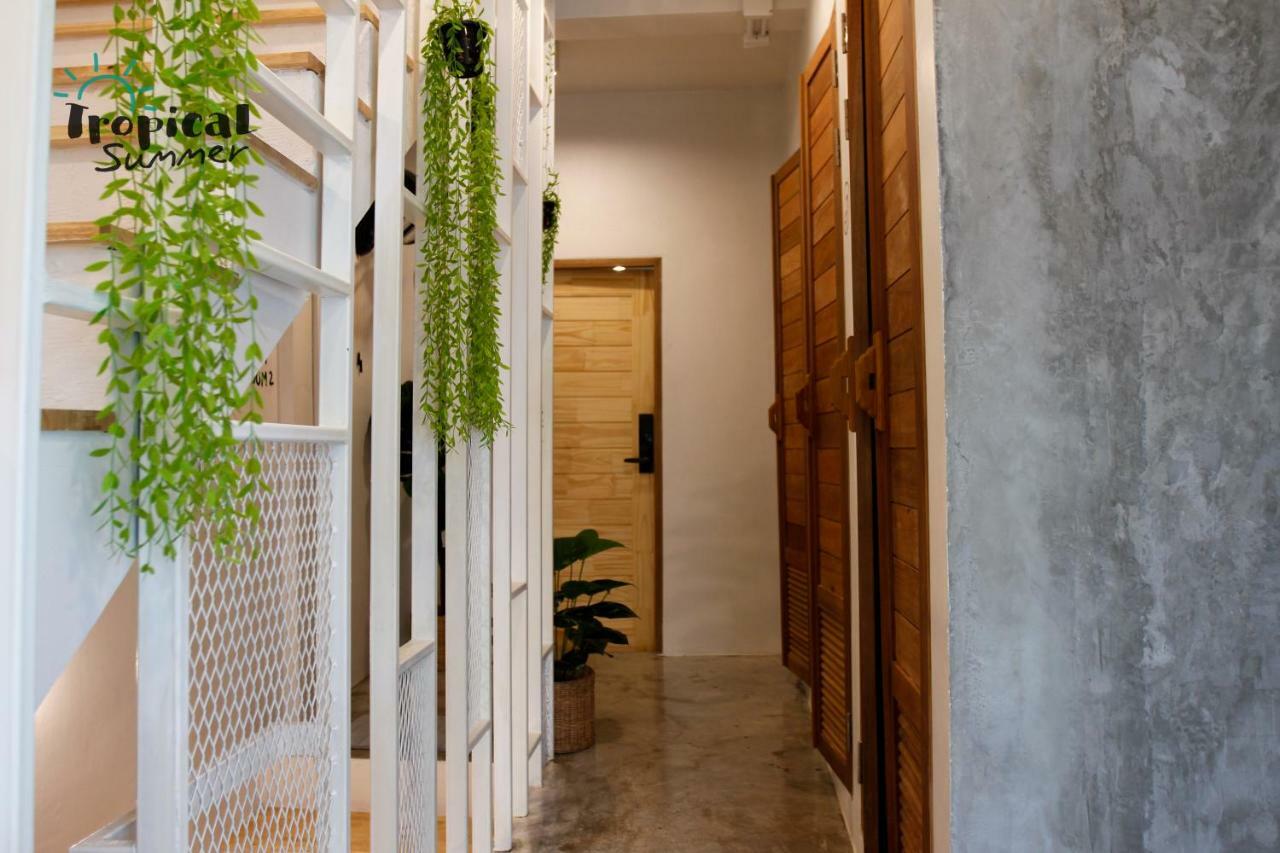 Tropical Summer Hostel Bangkok Ngoại thất bức ảnh