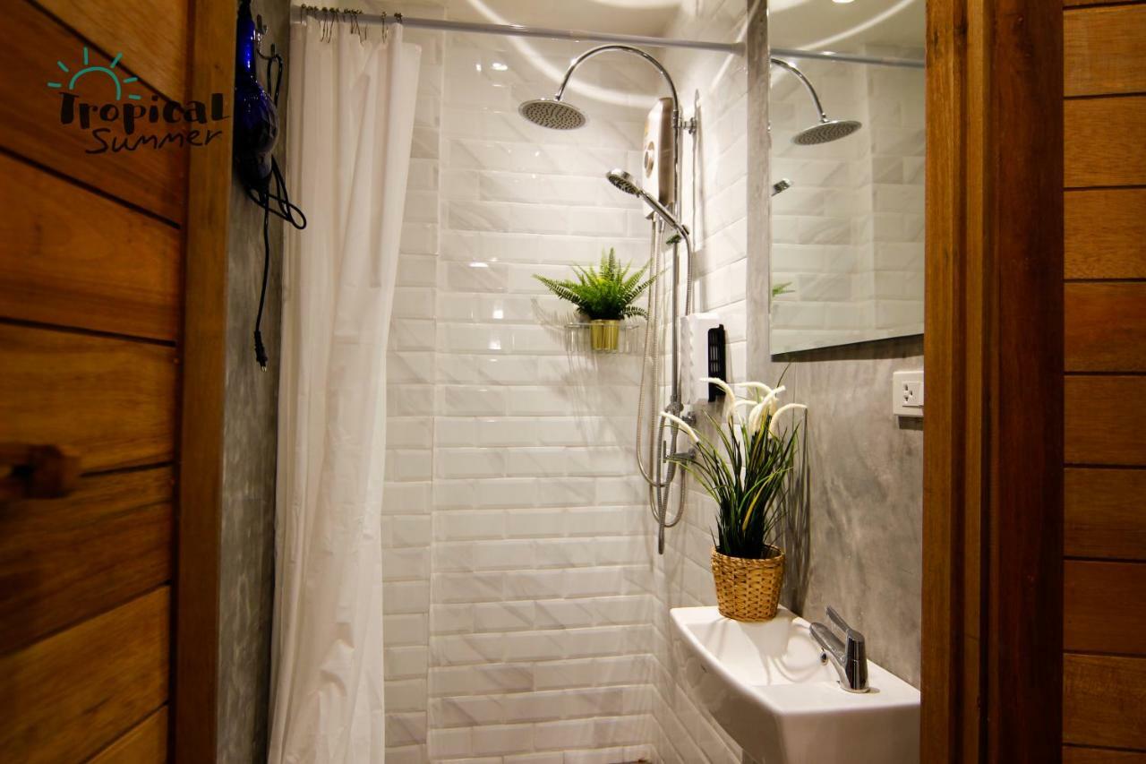 Tropical Summer Hostel Bangkok Ngoại thất bức ảnh