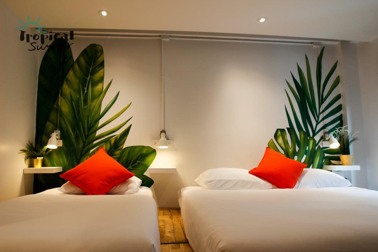 Tropical Summer Hostel Bangkok Ngoại thất bức ảnh